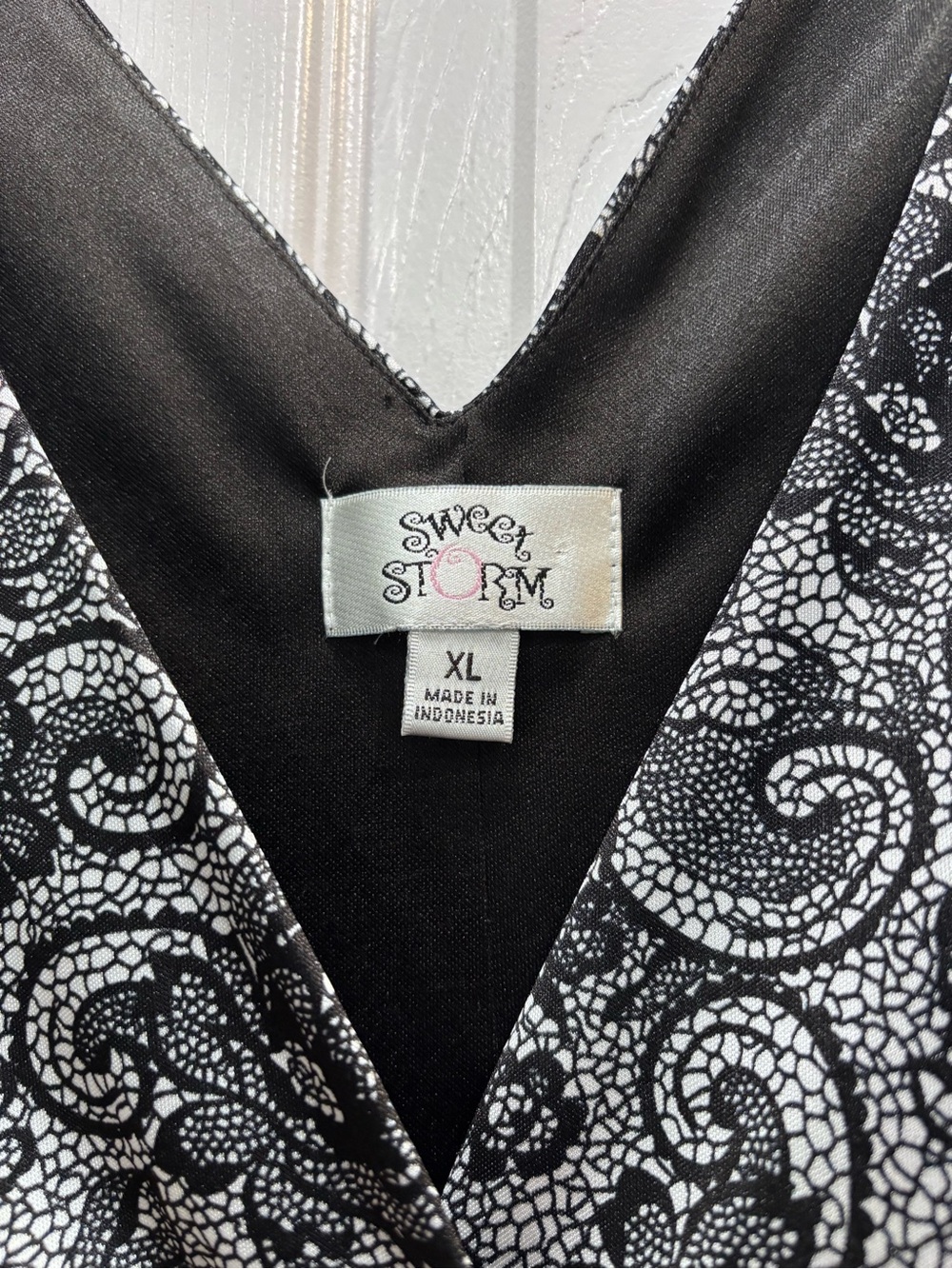 Sweet Storm Black and Silver Patterned V-Neck Midi Dress - Picture 4 of 6